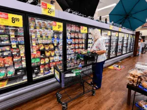 U.S. consumer sentiment falls as concerns about prices rise again