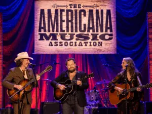 ORIGINAL HEARTBREAKERS MEMBERS REUNITE ON STAGE WITH CHRIS STAPLETON
